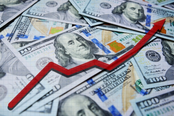 red arrow chart with 100 dollars as background depicting fluctuation of oil prices